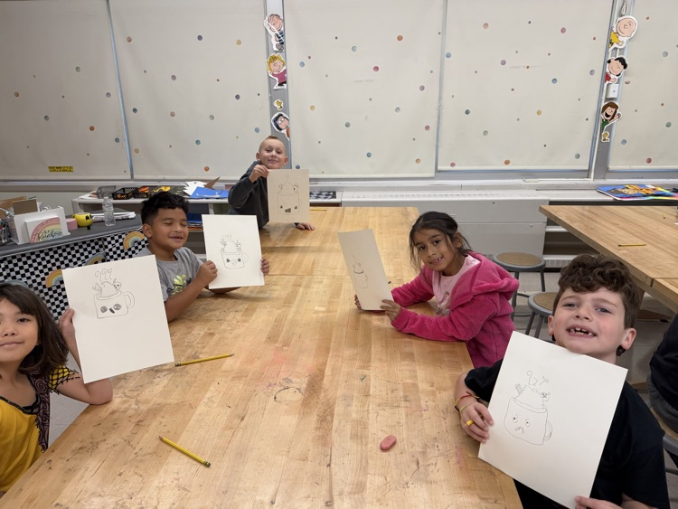 BGreenSchool's tweet image. 🍁 Our students are putting their artistic skills to the test with fall-themed directed drawings! 🎨🍂 We love their step-by-step masterpieces! #FallArt #CreativeKids #BowlingGreenElementary