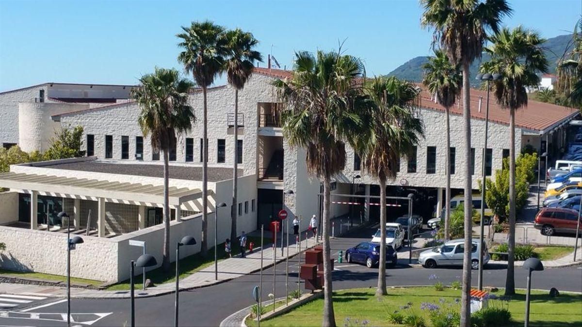 tvlapalma's tweet photo. 🚨La Dirección General de Salud Pública eleva a ocho los casos confirmados en el brote de sarampión en La Palma
https://t.co/HmYmXWcRYo #TVLaPalma #Sanida #Sarampion #Brote
📰Noticia Completa: https://t.co/08If2O9PqE https://t.co/5LAkF9hKaN