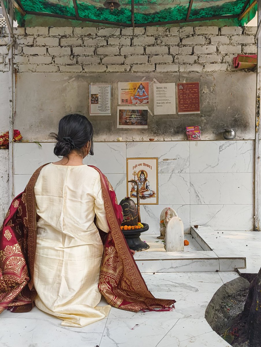 त्र tweet media