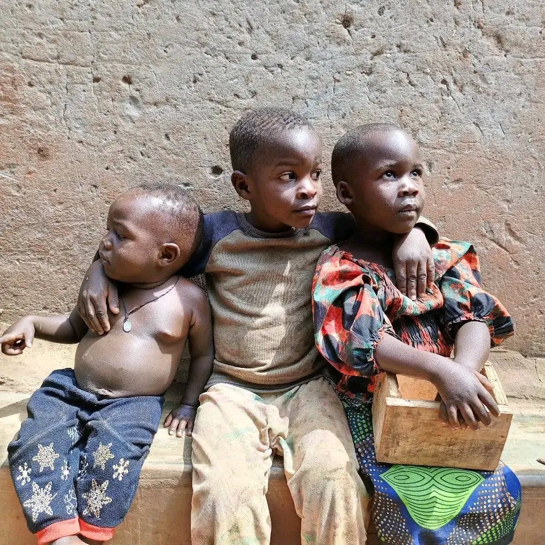 KoyuoF's tweet photo. Our goal is to raise funds to ensure that these children have nutritious food, proper clothing, and a secure home environment where they can grow and thrive. Every contribution, no matter the size, will make a meaningful difference
Donate via above link  https://t.co/as5TYXpbuj https://t.co/2ZXYe7lBLG