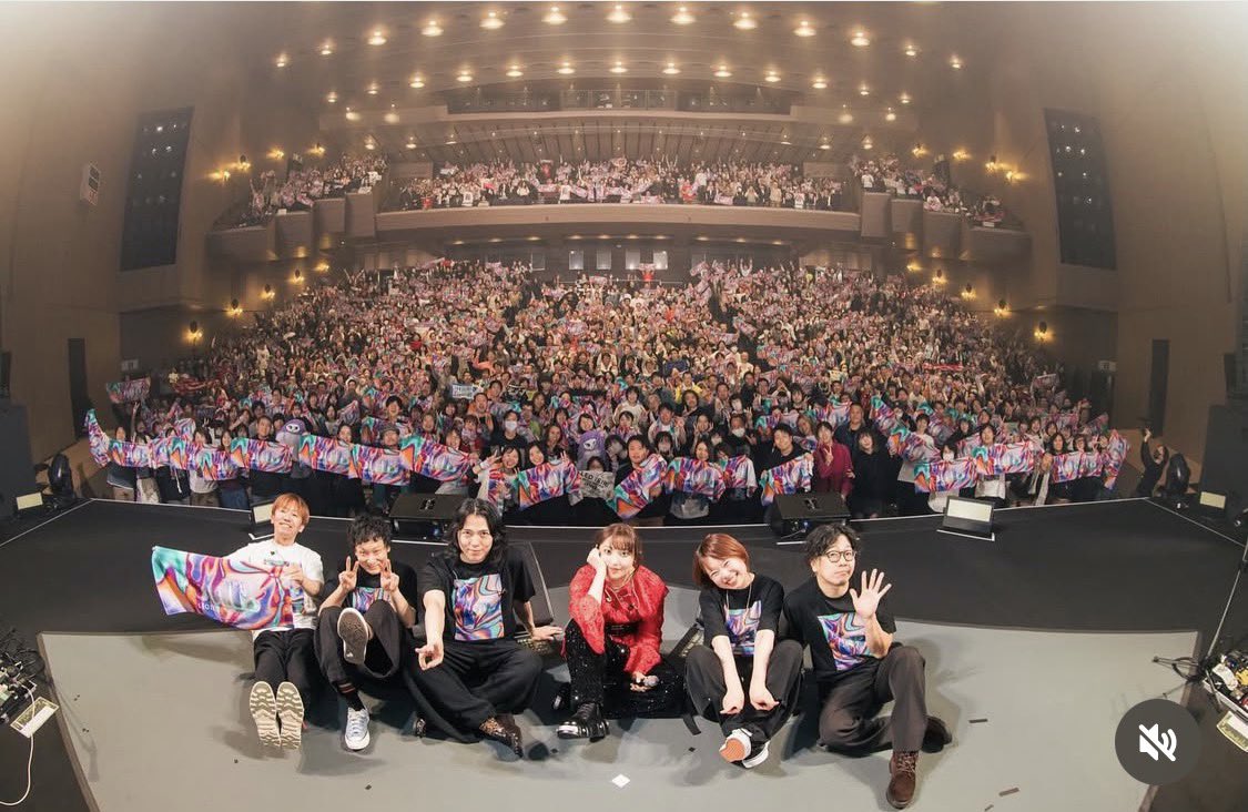 yoshi_leo103's tweet photo. TOUR 2025 〜bulb〜　戸田市文化会館

セトリ最強すぎるうえにステージまでの距���が近すぎました✨
参戦予定の神戸・名古屋・渋谷公演の座席も全てレピィなので、それを糧に日々生き抜きます！

#家入レオ https://t.co/Ppvm6BMDkZ
