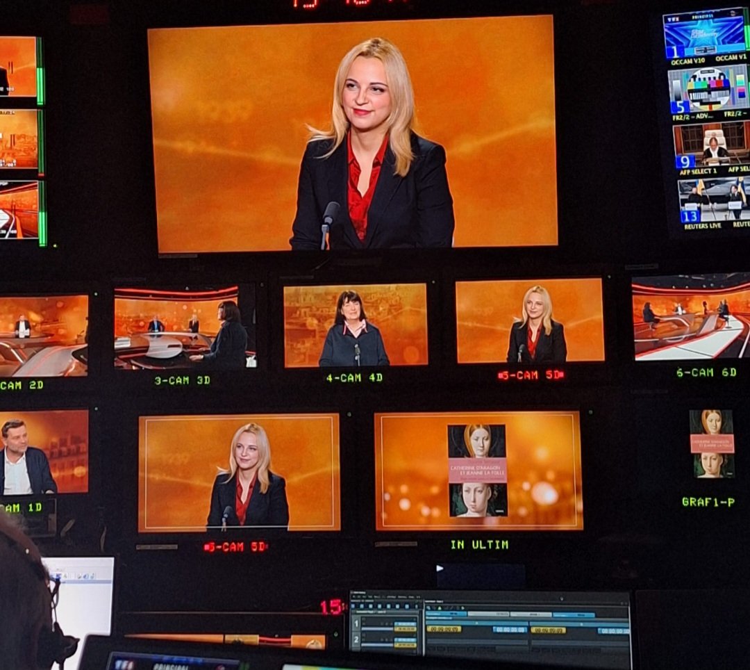 DTengour's tweet image. Merci pour l&apos;invitation 📺 Jean-Christophe Buisson, directeur adjoint @Le_Figaro Magazine dans &quot;Historiquement Show&quot; sur @histoiretv pour ma bio &quot;Catherine d&apos;Aragon et Jeanne la Folle&quot; @EditionsPerrin. Bientôt 🎬

#douniatengour #histoire #biographie #journaliste #EditionsPerrin