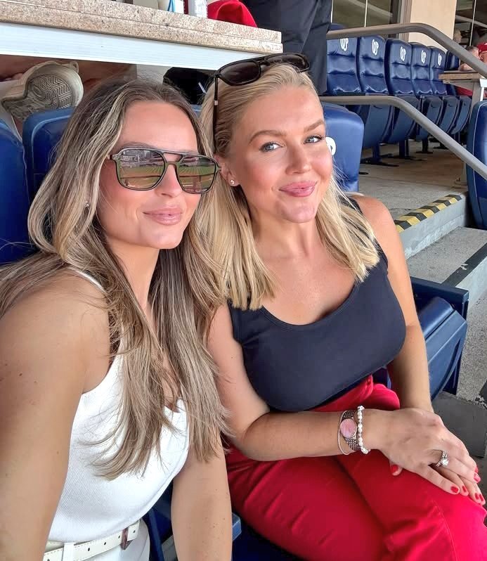 DonaldTrumpnq's tweet image. What&apos;s one thing Republican women have that Democrat women don&apos;t?