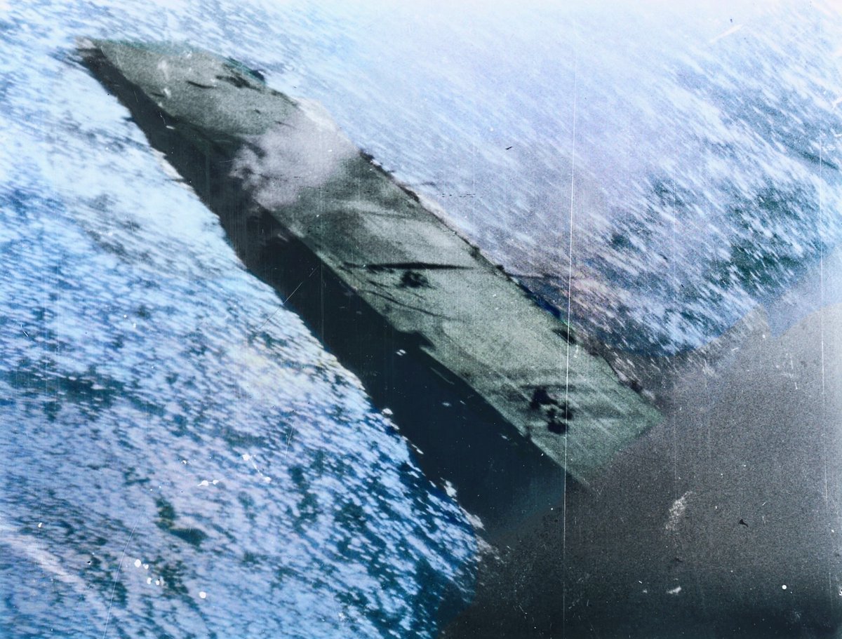 むぎねこ提督 (@muginekosikikan) on Twitter photo #日本海軍
エンガノ岬沖海戦にて沈みゆく航空母艦瑞鳳 #日本海軍
エンガノ岬沖海戦にて沈みゆく航空母艦瑞鳳