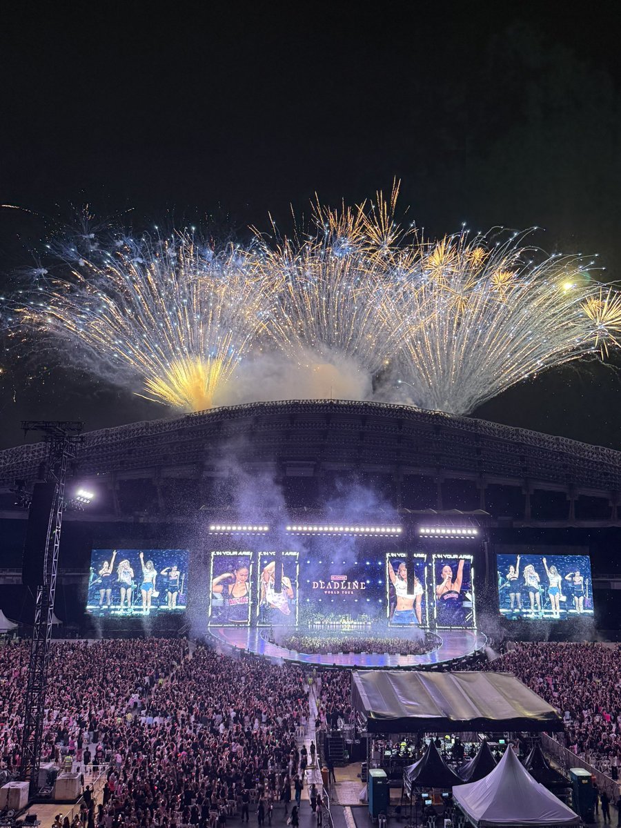 thepaleblood's tweet image. พลุแบบ พลุ!!!! พลุ!!!! พลุ!!!!