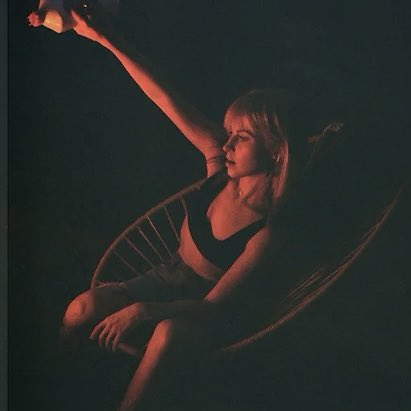 Novo item em pré-venda na loja oficial da Hayley: álbum de fotos capturadas por Phoenix Johnson. 📸 store.hayleywilliams.net/products/hayle…