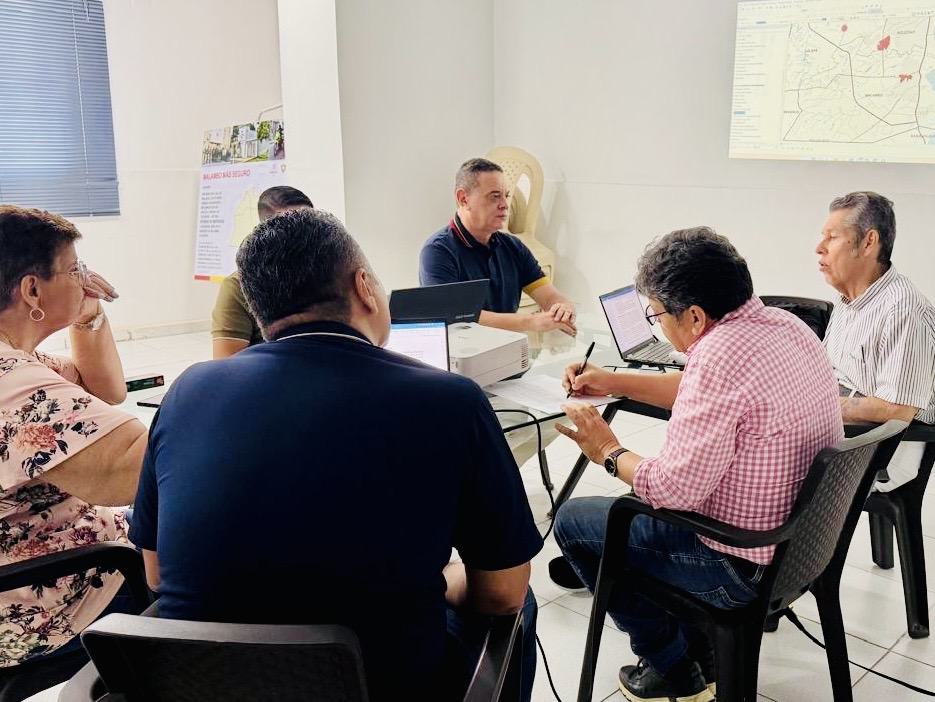 AMBQuilla's tweet photo. 📍El equipo técnico del AMB presentó el proyecto del #PEMOT a la Secretaría de Planeación de la @MalamboAlcaldia promoviendo el trabajo conjunto por un desarrollo ordenado y sostenible. https://t.co/kXGyujeh5U