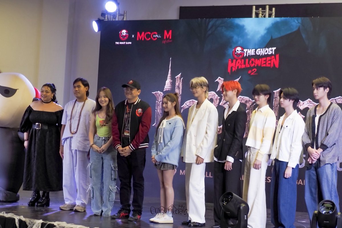 eurouniverse_'s tweet image. ขอบคุณทาง theghostradio ที่ให้เกียรติเรียนเชิญยูโรไปร่วมงานนี้นะครับ และขอบคุณทุกคนมากๆเลยนะครับที่มาหายูโรในวันนี้ คิดถึงยูโร คิดถึงทุกคนมากๆเลยย  ไว้เจอกันใหม่งานหน้านะครับ  🤍✨🙏🏻
꙳⋆ᯭ  #EuroWaratthip
#theghosthalloween2 
#ป่าช้าแตก #theghostradio