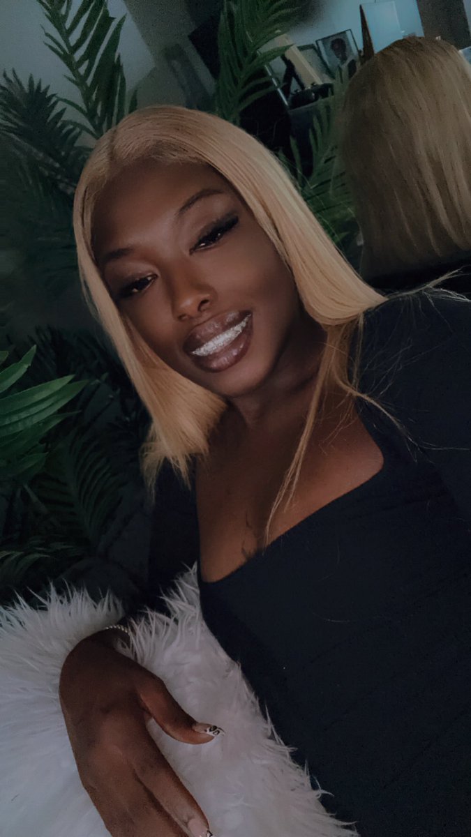 iTS RoXXXanne tweet media