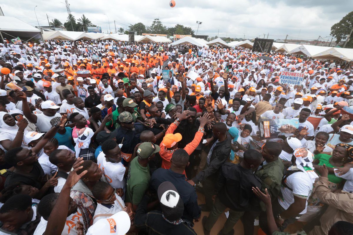 semadamabictogo's tweet image. Merci à #Yopougon pour cette belle mobilisation, et à #Gagnoa, #Divo et #Oumé pour ces moments d’engagement exemplaire.
Votre foi en la victoire du Président Alassane Ouattara témoigne de votre attachement à la #paix, au #progrès et à la stabilité de notre nation 🇨🇮