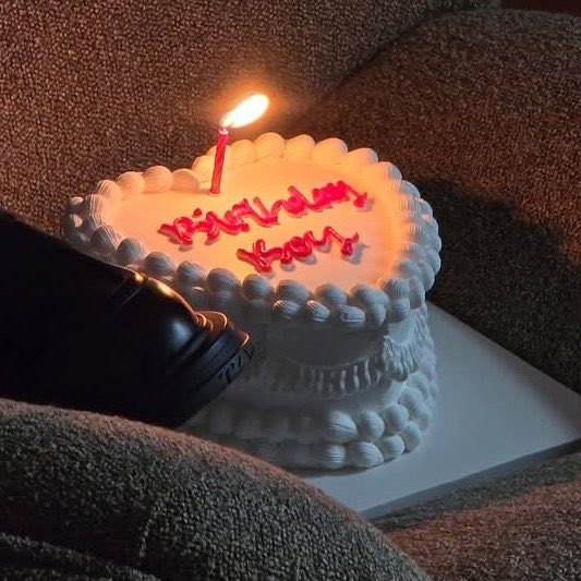 sapiraurus's tweet photo. birthday boy❤️

LEE KNOW BORN TO INSPIRE
#HappyLeeKnowDay
#하이하이_오늘은_리노_생일
#PoetryInMotionLeeKnow
#StrayKids #스트레이키즈
#리노 #LeeKnow https://t.co/8cQeCUaSsO