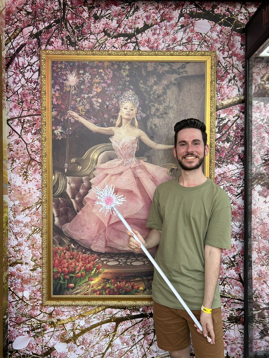 buteralterada's tweet photo. @wickedmusicalbr @arianagrandebr eu mereço estar na premiere de wicked pq sou apaixonado pela forma como as amizades se transformam, pelo apoio que damos a quem amamos, e pelo respeito e inclusão a todas as diferenças que tornam a vida mais mágica #EuNaPremiereDeWicked  @wickedmusicalbr @UniversalPicsBr (+) https://t.co/z8UN4X3tkc