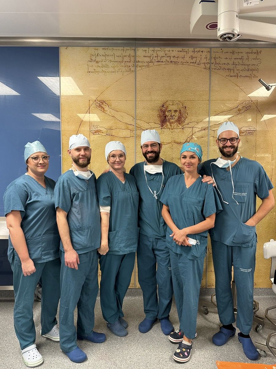 paolo_delloglio's tweet photo. Trilled to have performed a live Retzius-sparing RARP at #CERE Central European Robotic Event in Warsaw. 
Thank you to Dr Pawel Wisz &amp; @Ruben_De_Groote  for the organization &amp; kind invitation. Very grateful to my friend and teammate @elio_mazzone to assist me. https://t.co/3X4PZRATxD