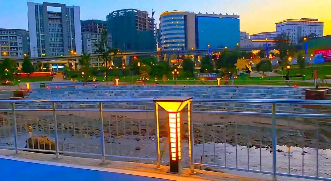 Addisu_N_1's tweet image. የአዲስ አበባ የወንዞች ዳር ውበት በምሽት
#AddisAbaba 
#Ethiopia