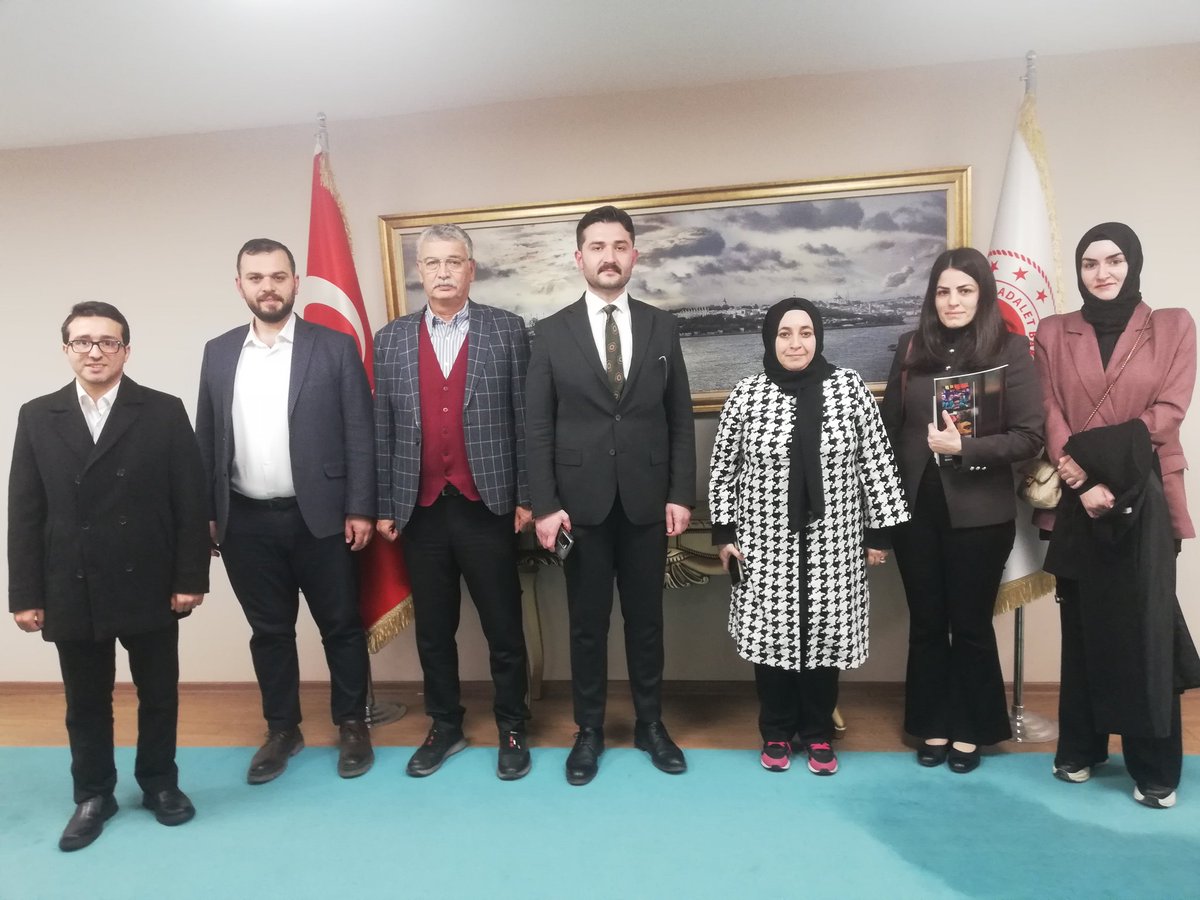 Ak Parti Ankara İl Avukat Koordinatörümüz <a href="/avmuratcandogan/">Av. Murat Can Doğan</a>, avukat ziyaretleri kapsamında; önceki dönem TBMM İçişleri Komisyon Başkanımız  Sn. <a href="/celalettingvnc/">Celalettin Güvenç</a> ile birlikte, <a href="/PenezSahin/">Av. Serpil Penez Şahin</a>'i ziyaret ettiler. Misafirperverliği için kendisine teşekkür ederiz.

<a href="/hakanhanozcan/">Hakan Han ÖZCAN 🇹🇷</a>
<a href="/emrhntrn/">Emirhan Turan 🇹🇷 ⚖</a>