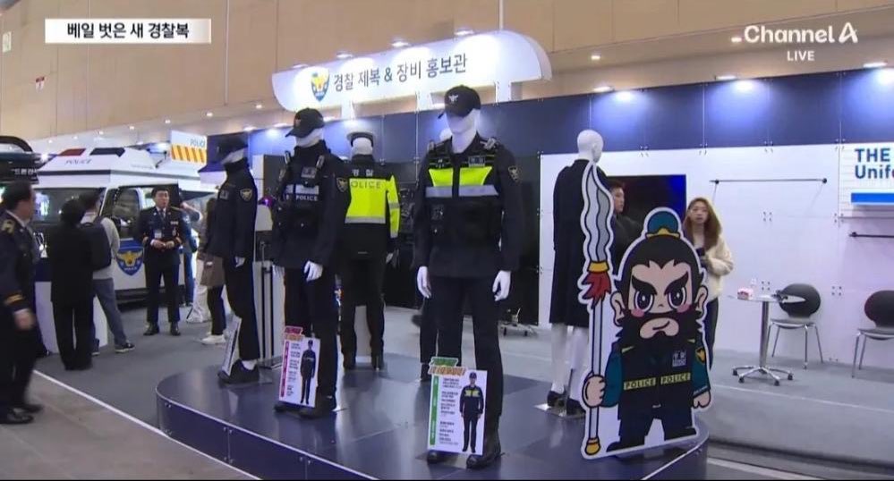 갑자기 왜 바꿈 포돌이 어디 가고 장비가 있냐