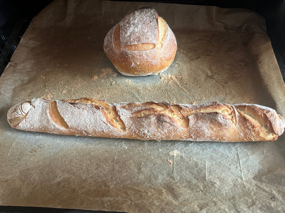 mazinger_data's tweet image. Day 13 of #100DaysOfCode
Coded my #Codewars challenge to create a car rental calculator 🚘 
I also completed Exercise 13 from Al Sweigart’s book, which replicates the sum() and product() functions.
BTW, #Python coding pairs perfectly with bread 🥖 making and its long wait times!