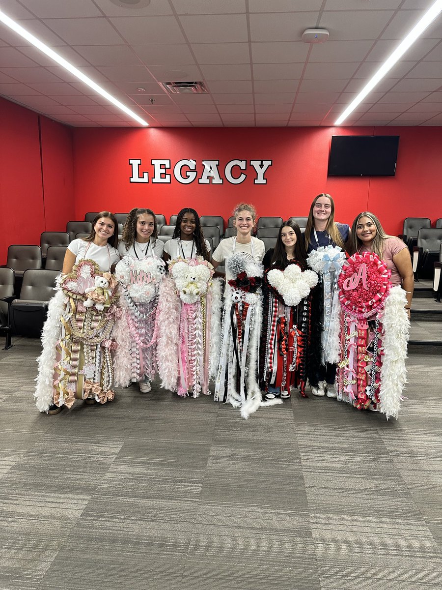 HOCO week! Everyone looked great with their mums!!!!
