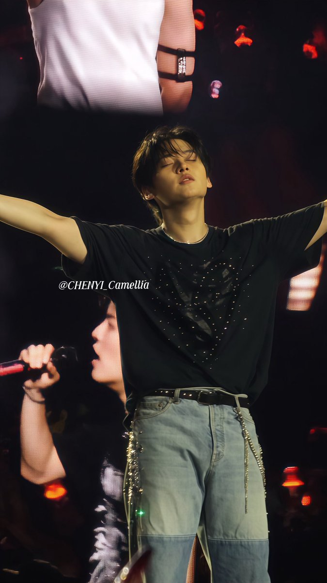 C0sm0sfl0wer's tweet image. another year and another journey i hope u continue to shine as the brightest gem you are and continue to experience joy amd happiness in this year too happy bday &amp;lt;3

LEE KNOW BORN TO INSPIRE 
#하이하이_오늘은_리노_생일
#PoetryInMotionLeeKnow
#HappyLeeKnowDay