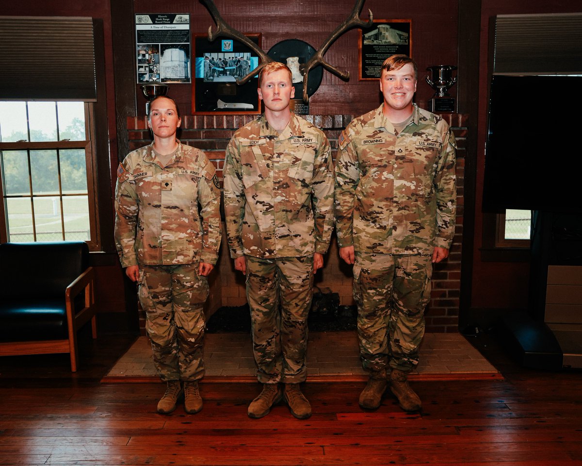 USAMUSoldiers's tweet image. Three USAMU Soldiers recognized for their achievements:
• SGT Jared Eddy – promoted from SPC to SGT
• PFC William Browning – promoted from PV2 to PFC
• SPC Ariel Skinner – earned the USAMU Black Hat
#USAMU #ArmyStrong #HomeOfChampions