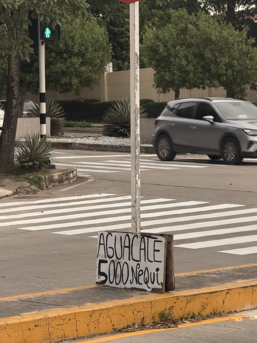 AleContrerass's tweet image. Nuestro querido NarcoPresidente el kakas necesita más plata por eso ahora los nuevos impuestos a Nequi y billeteras digitales no son precisamente para los 4000 más ricos del país, que descarooooo