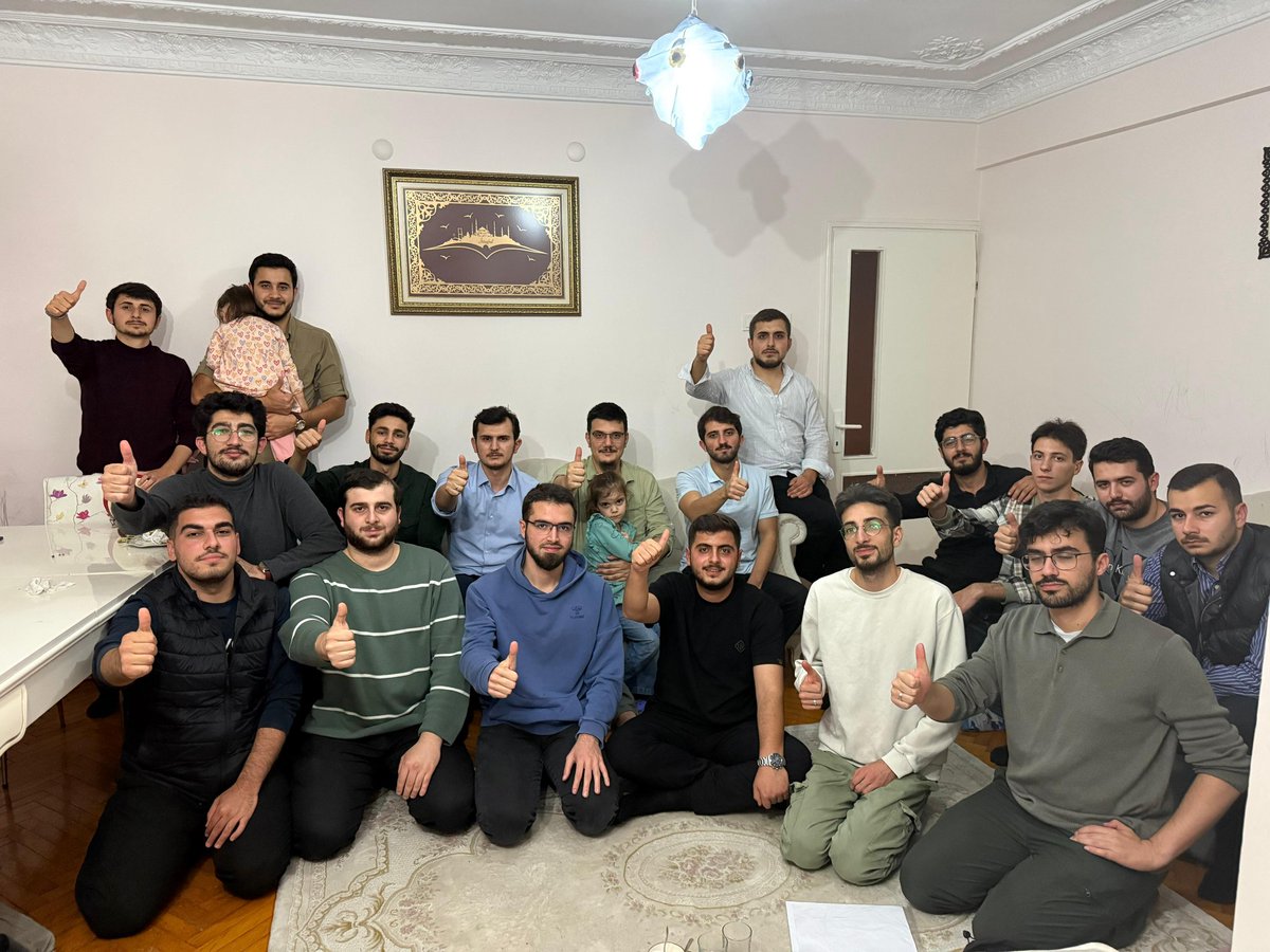 4fakulte's tweet image. Haftalık komisyon toplantımızı İl Başkanımız Mehmet Yaroğlu’nun evinde gerçekleştirdik. Misafirperverliklerinden ötürü il başkanımıza teşekkür ederiz.