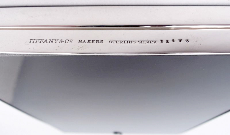 Sterling silver double picture frame by Tiffany &amp; Co. Two hinged windows, each in plain and flat surround. With glass, silk lining, and laminate back for portrait (vertical) display. Fully marked; maker’s stamp and pattern no. 23470. Item#CC338

nelsonandnelsonantiques.com/items/1509118/…