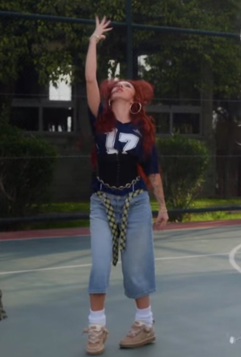 gökyüzünü gösterip Allah tektir diye bağırıyor mina=islam❤️