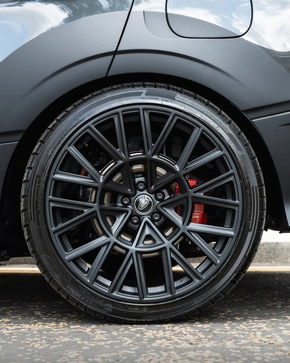 ProjectKahn's tweet image. RS 3.0 Forged Wheels – Range Rover Sport (2022–Present)
Price: £7,200 INC. VAT

Key Details:
- Sizes: Front 10x24&quot; | Rear 10x24&quot;
- Finish: Dark Anthracite
- Fitment: Range Rover Sport (2022–Present)

Copyright Design by KAHN®

See more: projectkahn.com/collections/24…

#KahnDesign