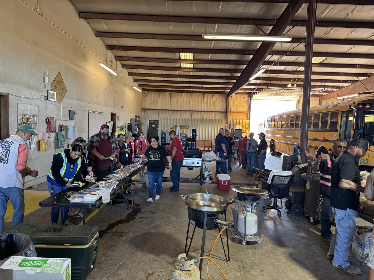 MrBenSerrano's tweet photo. This week was National School Bus Safety Week. This morning we celebrate with breakfast to thank our amazing @LCPSnet bus drivers for their dedication and commitment to student safety. You keep LCPS rolling! https://t.co/SbaRRuY0iw