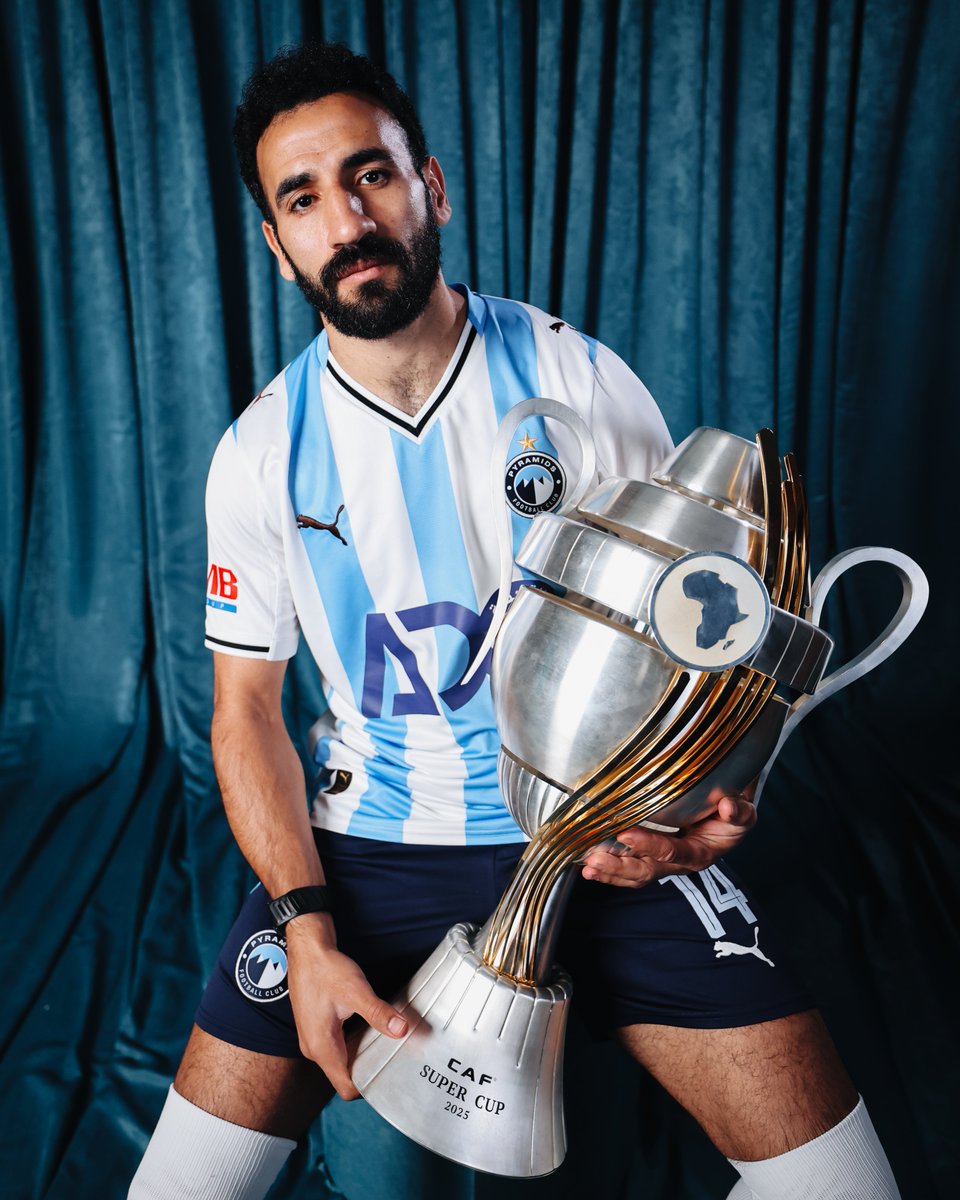 pyramidsfc's tweet photo. ุฌูุณุฉ ุชุตููุฑ ูุฃุจุทุงู ุงููุงุฑุฉ ู
ุน ุงูุณูุจุฑ ุงูุฅูุฑููู ๐๐
#Pyramids | #ู
ููู_ุงููุฑุฉ | #CAFSC https://t.co/3GpkCM4bIo