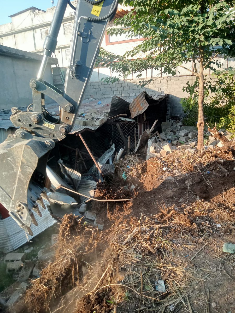 DC_abbottabad's tweet photo. ڈپٹی کمشنر ایبٹ آباد سرمد سلیم اکرم کی خصوصی ہدایات پراسسٹنٹ کمشنر ایبٹ آباد زرک یار خان تورو نے میرپور موسی زئی کالونی میں قبرستان کی زمین پر غیر قانونی قبضے کے خلاف کارروائی کی۔ 8 کنال اراضی کو واگزار کروا لیا گیا۔
#CMKP  #CSKP  #PMRUKP  #DCAbbottabad https://t.co/ek141iNst1