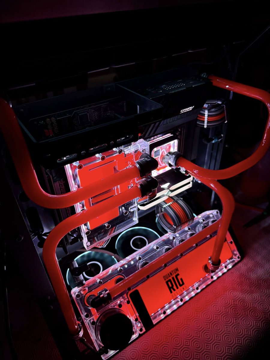 thinkcomps's tweet image. ➔ CASE MOD ➔ This week for Case Mod Friday we have the Apex build from Quantum Rig Designs! Done in the KompCase Apex this open-air build looks great! What do you think? thinkcomputers.org/case-mod-frida…