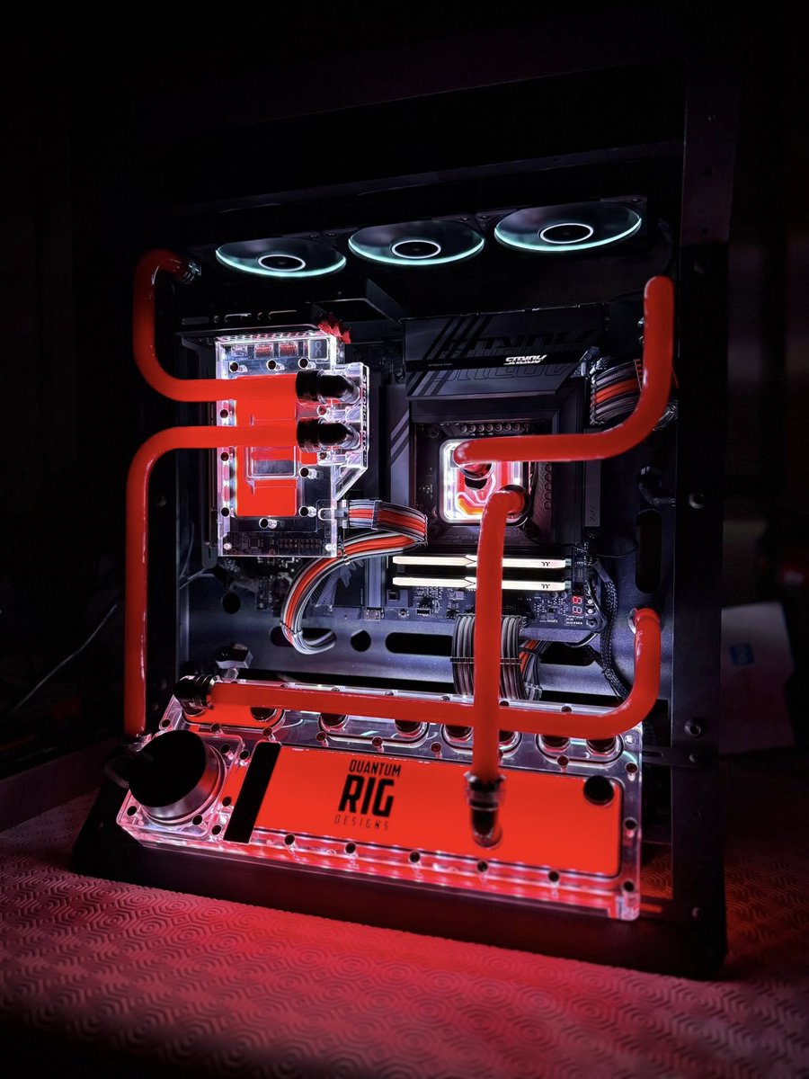 thinkcomps's tweet image. ➔ CASE MOD ➔ This week for Case Mod Friday we have the Apex build from Quantum Rig Designs! Done in the KompCase Apex this open-air build looks great! What do you think? thinkcomputers.org/case-mod-frida…