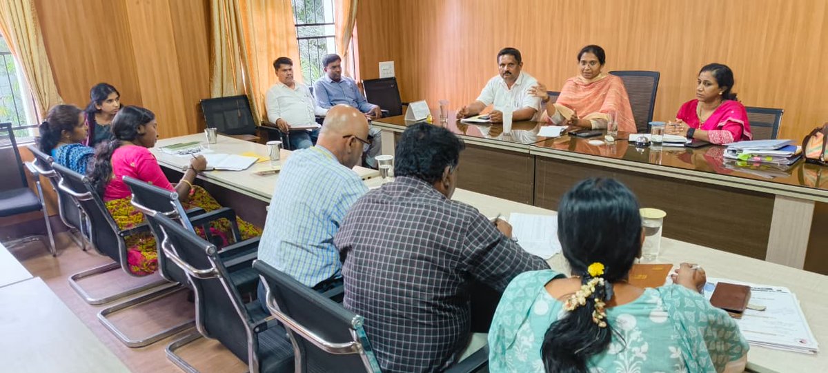 ಬೃಹತ್ ಮಟ್ಟದಲ್ಲಿ ಮುಟ್ಟಿನ ಕಪ್ ವಿತರಣಾ ಕಾರ್ಯಕ್ರಮದ ಪೂರ್ವಭಾವಿ ಸಭೆಯನ್ನು CEO ಜಿ.ಪಂ.ಮಂಡ್ಯರವರ ಅಧ್ಯಕ್ಷತೆಯಲ್ಲಿ ನಡೆಸಲಾಗಿತ್ತು. ಸಭೆಯಲ್ಲಿ ಜಿಲ್ಲೆಯ ಮುಂಚೂಣಿ ಮಹಿಳಾ ಕಾರ್ಯಕರ್ತೆಯರುಗಳಿಗೆ ದಿ. 28/10/2025 ರಂದು ಮಂಡ್ಯ ವಿಶ್ವವಿದ್ಯಾನಿಲಯದ ಆವರಣದಲ್ಲಿ ವಿತರಣಾ ಕಾರ್ಯಕ್ರಮ ಹಮ್ಮಿಕೊಳ್ಳಲಾಗಿದೆ ಎಂದು ತಿಳಿಸಿದರು.
#menstrualcup