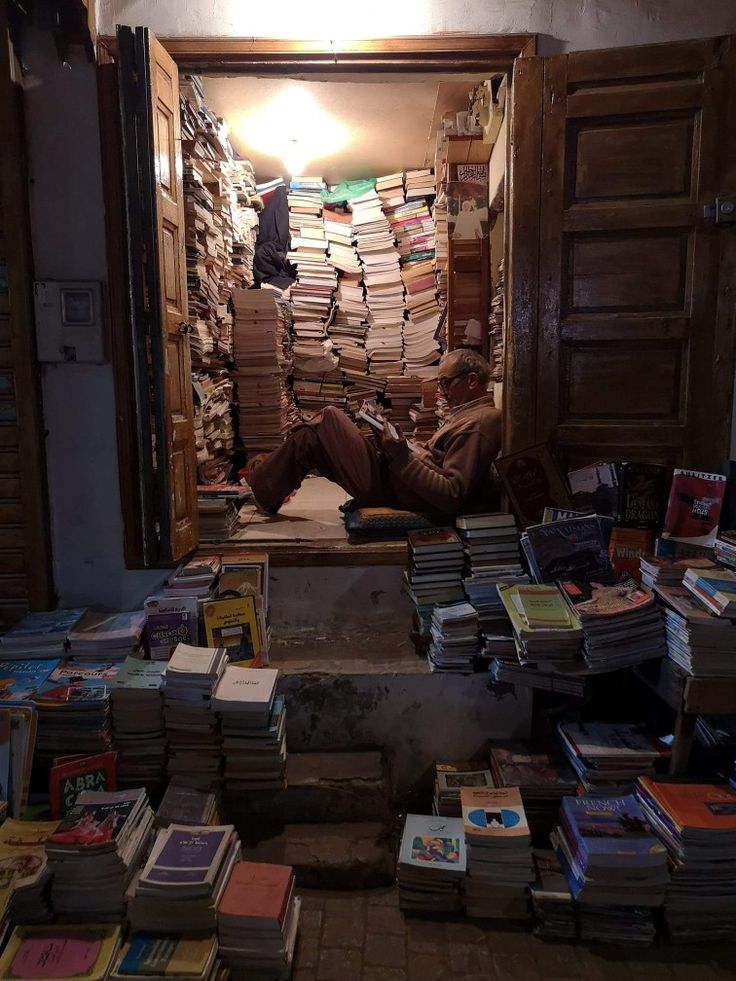 umda_panktiyaan's tweet image. किताबें पढ़ना अगर आदत हो जाए
जीने की फिर हज़ार वजह हो जाए

~ सुनील पंवार