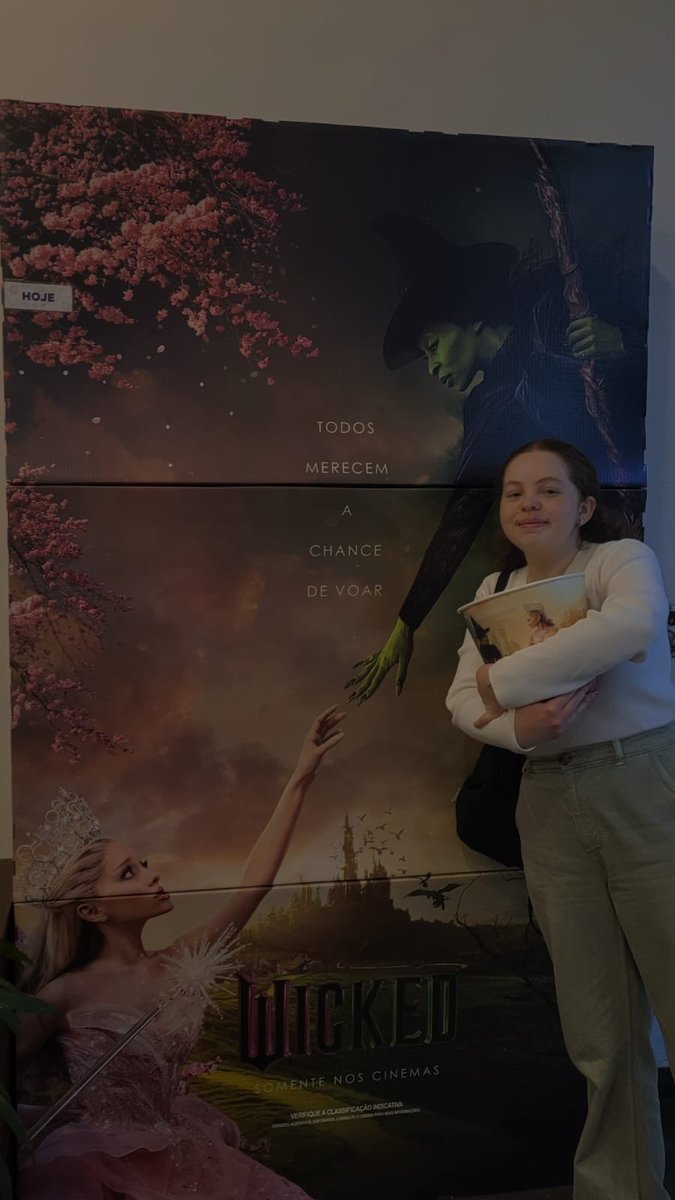 sweetlgwss's tweet photo. @wickedmusicalbr @arianagrandebr Eu preciso agradecer a Ari pessoalmente por ter me apresentado esse espetáculo que mudou a minha vida pra sempre 🥺🩷💚 #EuNaPremiereDeWicked @UniversalPicsBr @wickedmusicalbr https://t.co/5oZEslW3LC