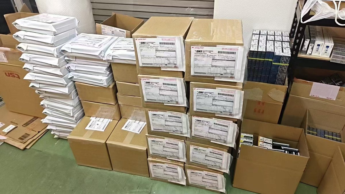 iriyaQWQ's tweet photo. 指定联系方式。 有需要外烟电子烟的请联系我，各种品类齐全，全球可发。 #American #UK #Australia #WINSTON #七星 #Sevenstars #Peace #和平 #一手货源 #万宝路 #Peel #ESSE #口粮烟 #日本烟 #Japan #电子烟 https://t.co/VMfMwIBeuB