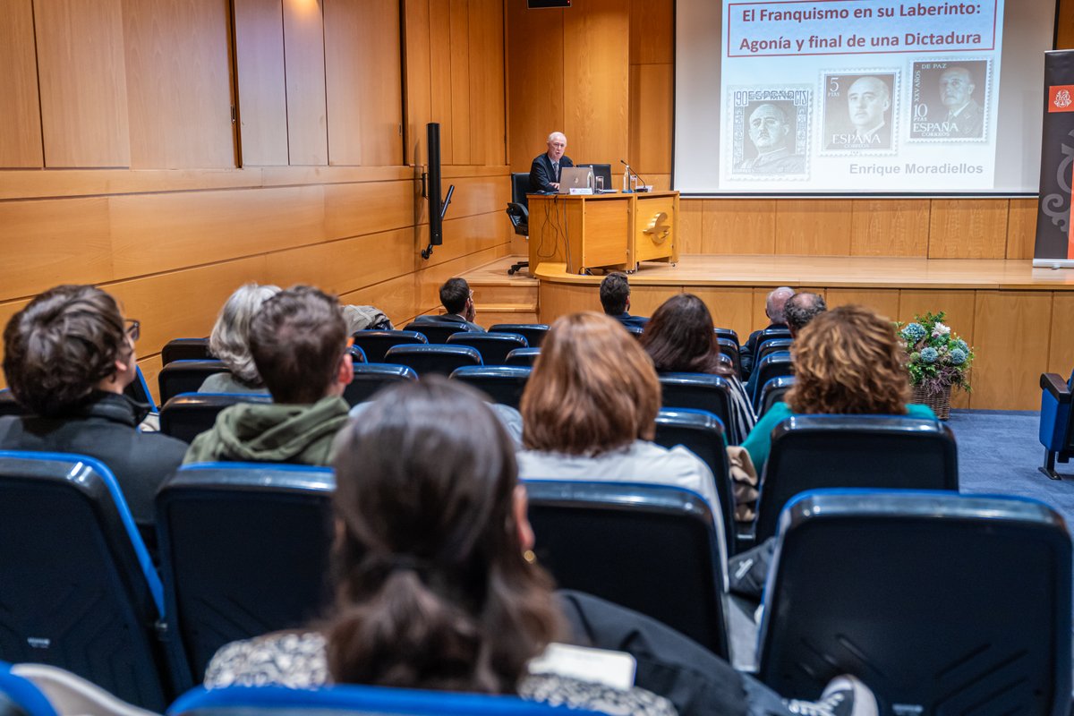 Jesús Movellán Haro (UR), Sergio Molina García <a href="/uclm_es/">Universidad de Castilla-La Mancha</a> , Enrique Moradiellos García <a href="/infouex/">UEx</a> y Carlos Gil Andrés (profesor de ESO y Bachillerato <a href="/educarioja/">Educación La Rioja</a> han protagonizado la Jornada ‘Franco había muerto. Eso para… ¿empezar?’, organizada por el Grupo de Investigación #HICOS