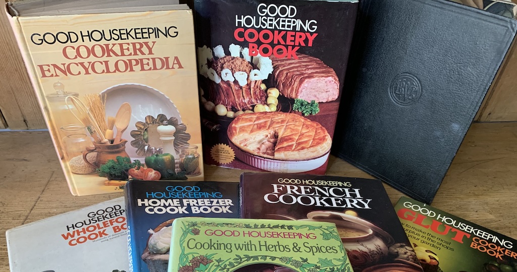 VintageKitchen_'s tweet photo. Good Housekeeping have been the absolute go to for the last 80 years or so. 📕📗📘

Whether it's huge compendiums or subject specifics, they provide the classic recipes we return to time &amp;  again. https://t.co/hnZmx1fd55

#vintagecookerybooks #cookerybooks #goodhousekeeping https://t.co/K555JAyjS3