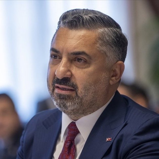 Türk Telekom'un yeni CEO'su, RTÜK eski Başkanı Ebubekir Şahin oldu.