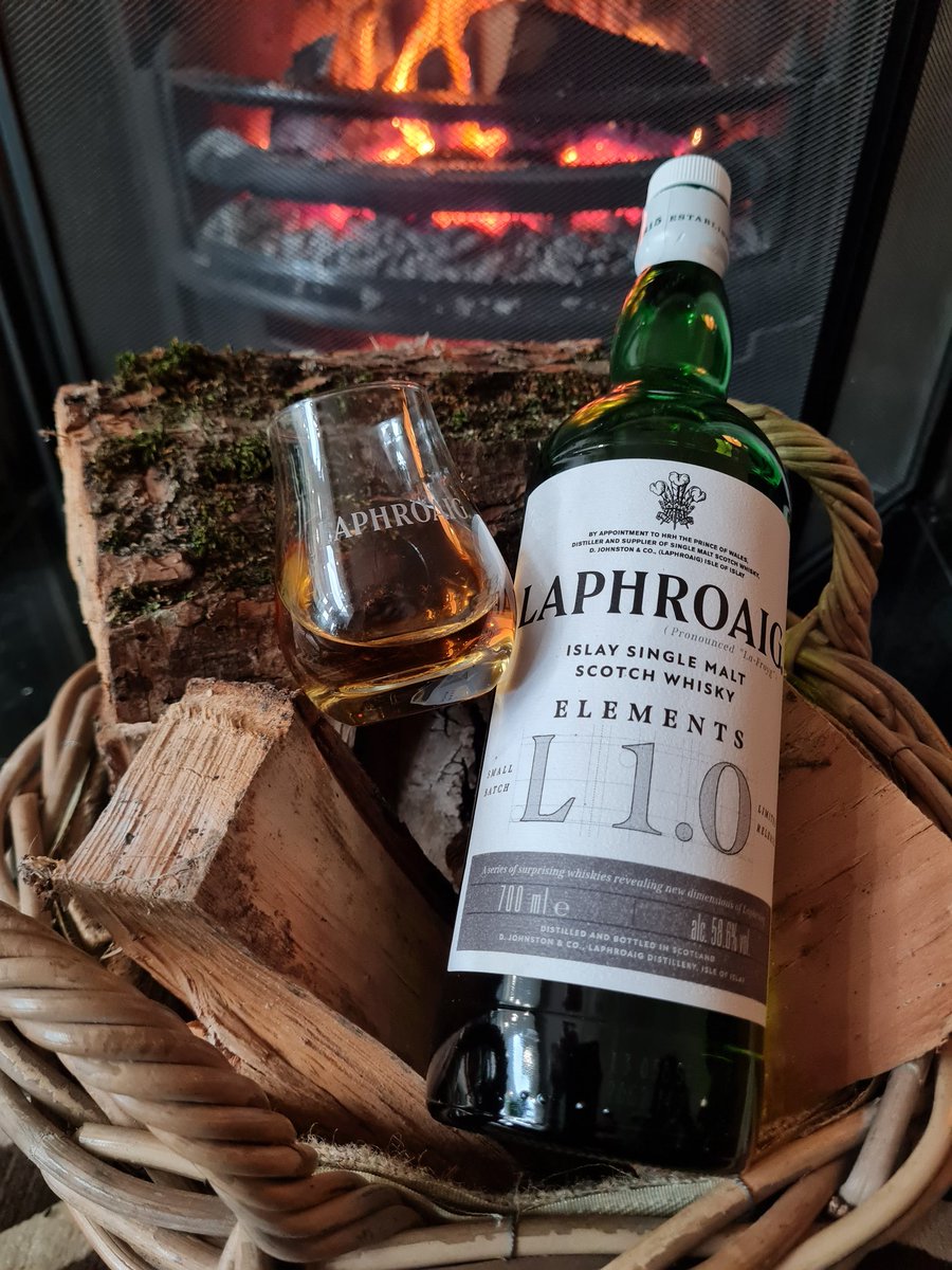 TheWhiskyBloke's tweet photo. Happy Friday folks 🥃👌🏻
#FridayDram
@Laphroaig
@TheWhiskyShop https://t.co/okqBU6ltL7