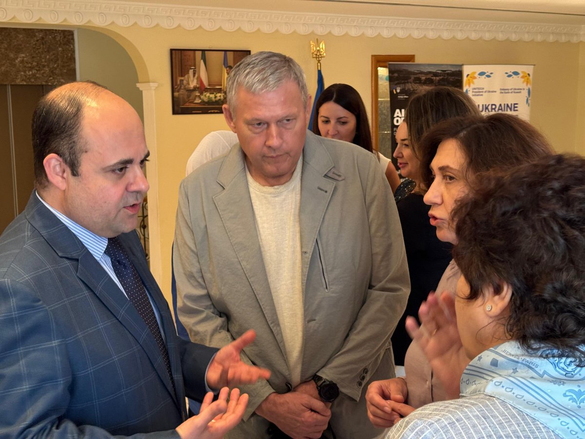 Ambassador <a href="/UKRinKWT/">UKR Embassy in KWT</a> <a href="/MaxSubkh/">Maksym Subkh</a> held a warm meeting with 🇺🇦community. During the sincere conversation the situation in #Ukraine, new digital services of <a href="/MFA_Ukraine/">MFA of Ukraine 🇺🇦</a>, initiatives of @UNITED24, and projects of the <a href="/Zelenska_FND/">Olena Zelenska Foundation</a> were discussed. Guests also shared their ideas