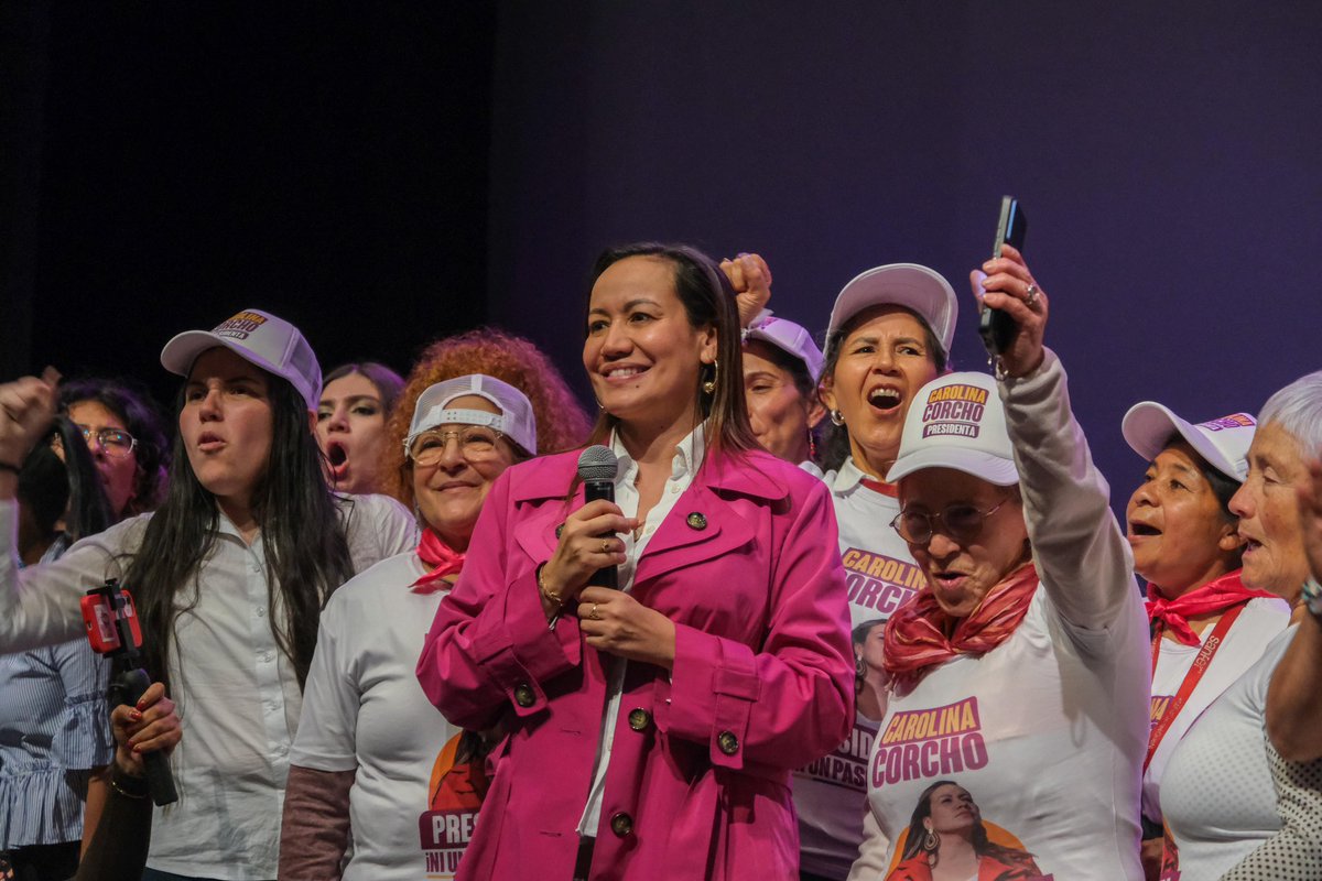 Progresista97's tweet image. Con mucho cariño saldré a votar por Carolina Corcho este domingo. Es momento que una mujer tome las riendas de este país. 

La persecución hacia ella por parte de la derecha y por algunos movimientos de izquierda me llevaron a no dejarla sola en esta consulta.

¡VAMOS CAROLINA!