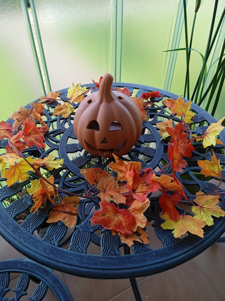 AndreaObre_Art's tweet photo. Un poco más de adorno.... 🍁🎃

#Cantabria #samuin #samhain https://t.co/5YzSlHswwo