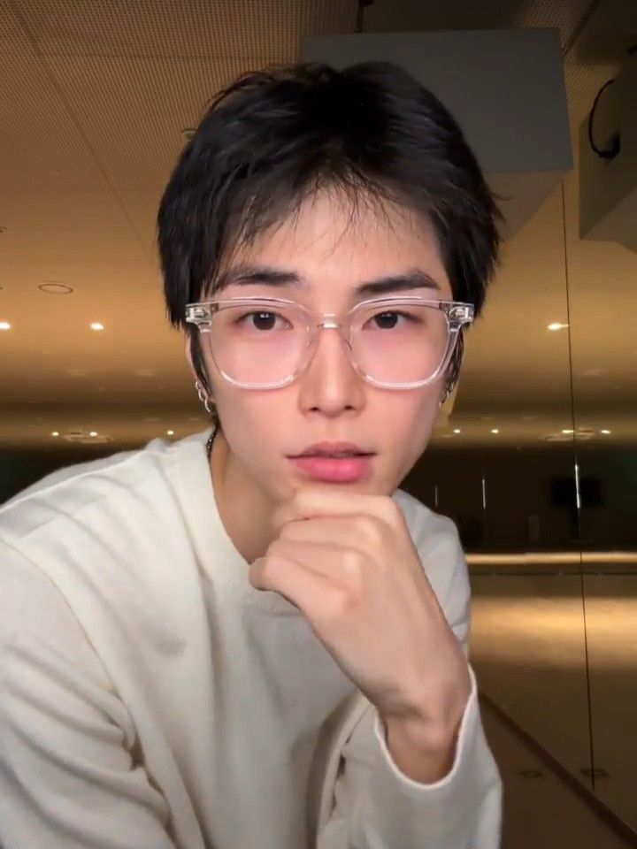 makeuseok_'s tweet image. user makeuseok bias line &amp;lt;3