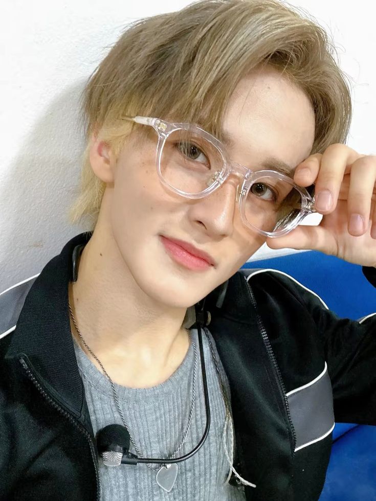 makeuseok_'s tweet image. user makeuseok bias line &amp;lt;3