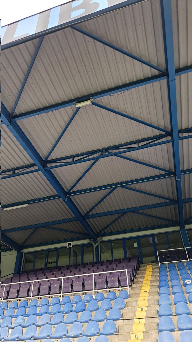 🔊 Čelili jsme výtkám zejména ze Severní tribuny na ozvučení 🏟️
Protože reproduktory máme vysoko pod střechou, tak to nebylo úplně snadné 😱
V repre pauze byly odhaleny nefunkční tlampače, které jsme před #Podjestedskederby vyměnili 👍
Věřím, že teď to bude cajk 🙏

#FCSL #LIBFKJ