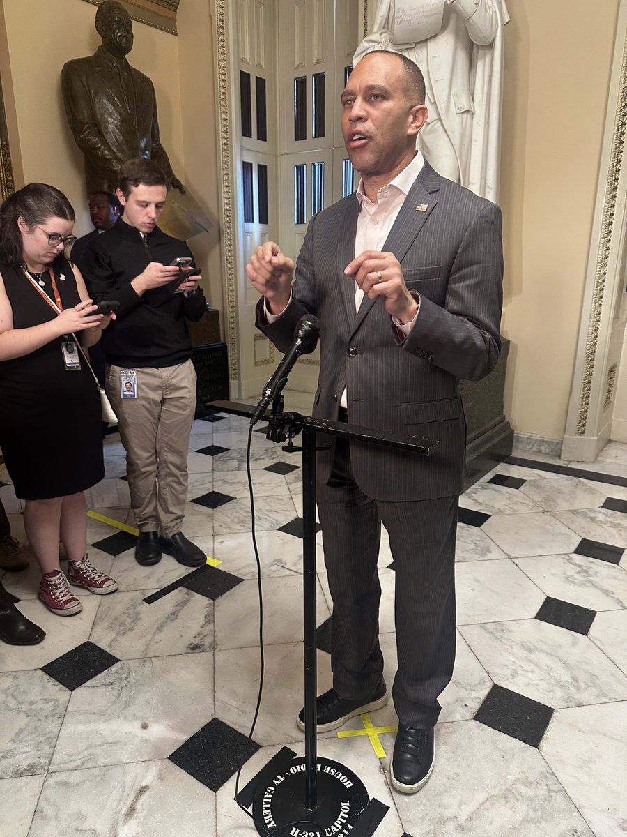 Jeffries on the #NYC mayoral race: 

"I have not refused to endorse. I have refused to articulate my position, and I will momentarily, at some point in advance of early voting." 

(Early voting kicks off tomorrow in NYC)