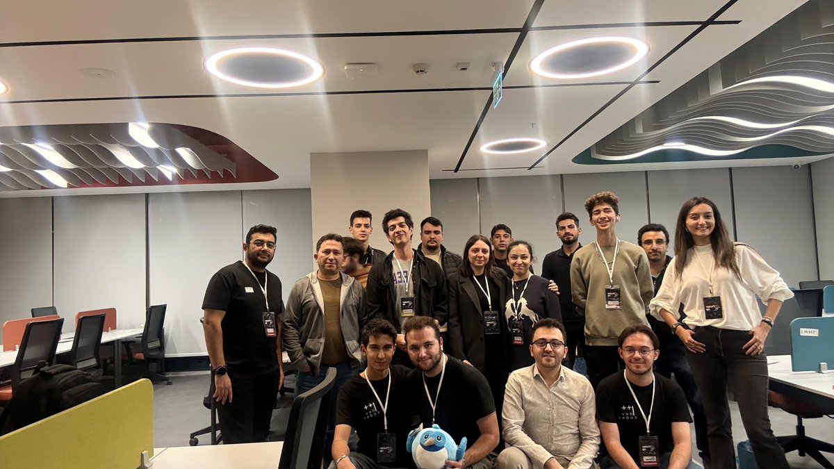 flutterankara's tweet image. 18 Ekim Cumartesi günü gerçekleşen FlutterUp etkinliğimizde bir gün boyunca birlikte ürettik, öğrendik ve geliştik! 🚀
Katılan, destek olan ve emeği geçen herkese teşekkürler. 💙
#flutter